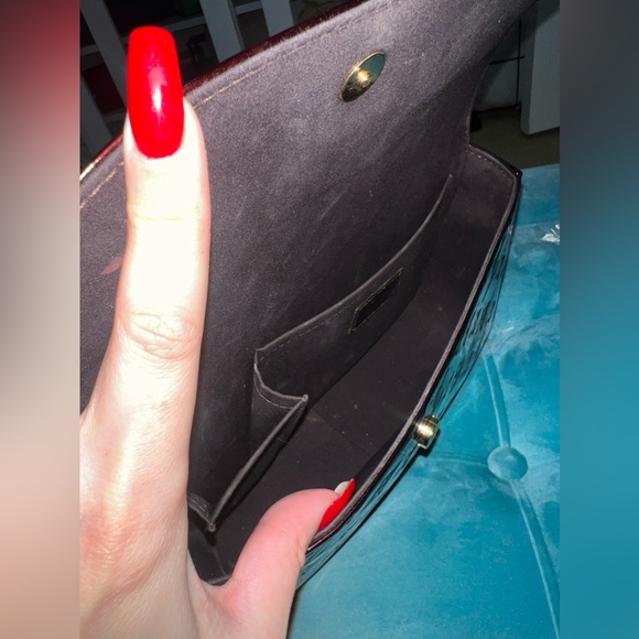 Authentic Louis Vuitton Rodeo Drive Handbag Monogram Vernis in burgundy - Picture 4 of 6